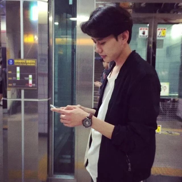 莫以群坚